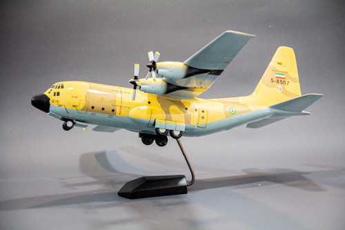 ماکت هواپیما C-130 هرکولس 1:100